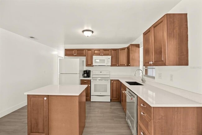 Building Photo - 31300 US-441