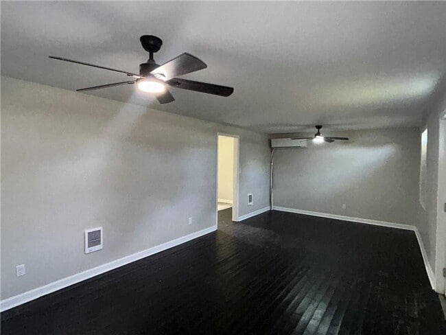 Building Photo - 404 Joycliff Terrace