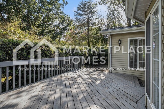 Building Photo - 1570 Meadowview Dr