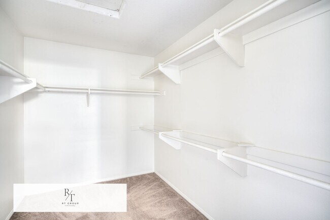 Building Photo - Beautiful 2-story home located in a gated community