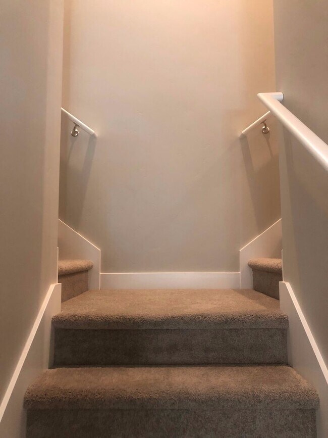 Building Photo - Duplex in Farmington Village
