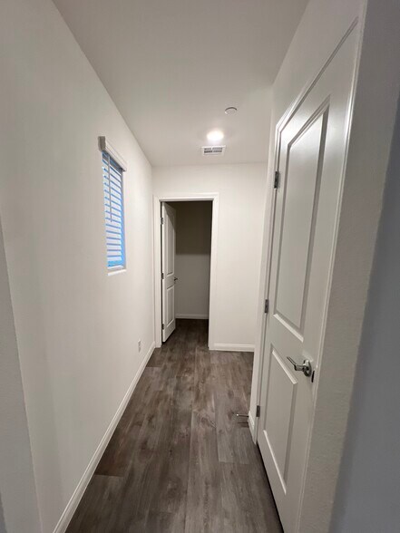 Building Photo - 12185 Scarlet Ember Rd