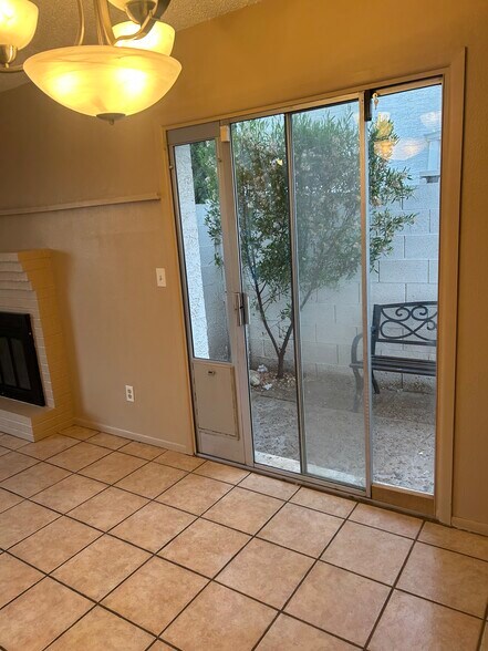 Building Photo - 726 E Villa Rita Dr