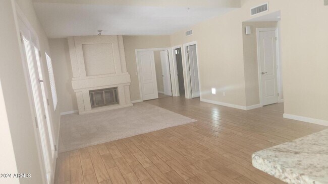 Building Photo - 1683 W Carla Vista Dr