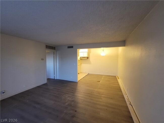 Building Photo - 615 S Royal Crest Cir