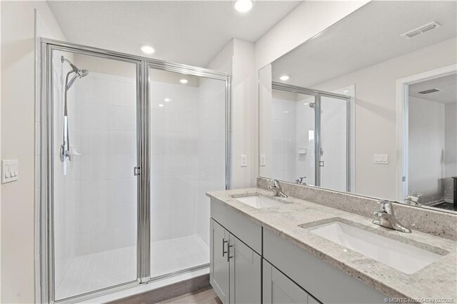 Building Photo - 3931 SE Mentmore Ln