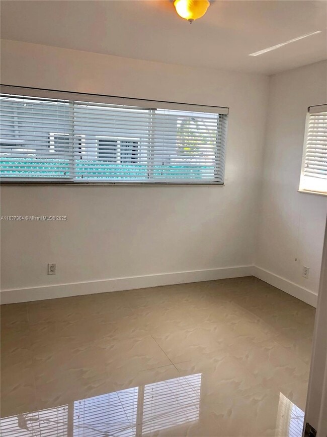 Building Photo - 8227 Crespi Blvd
