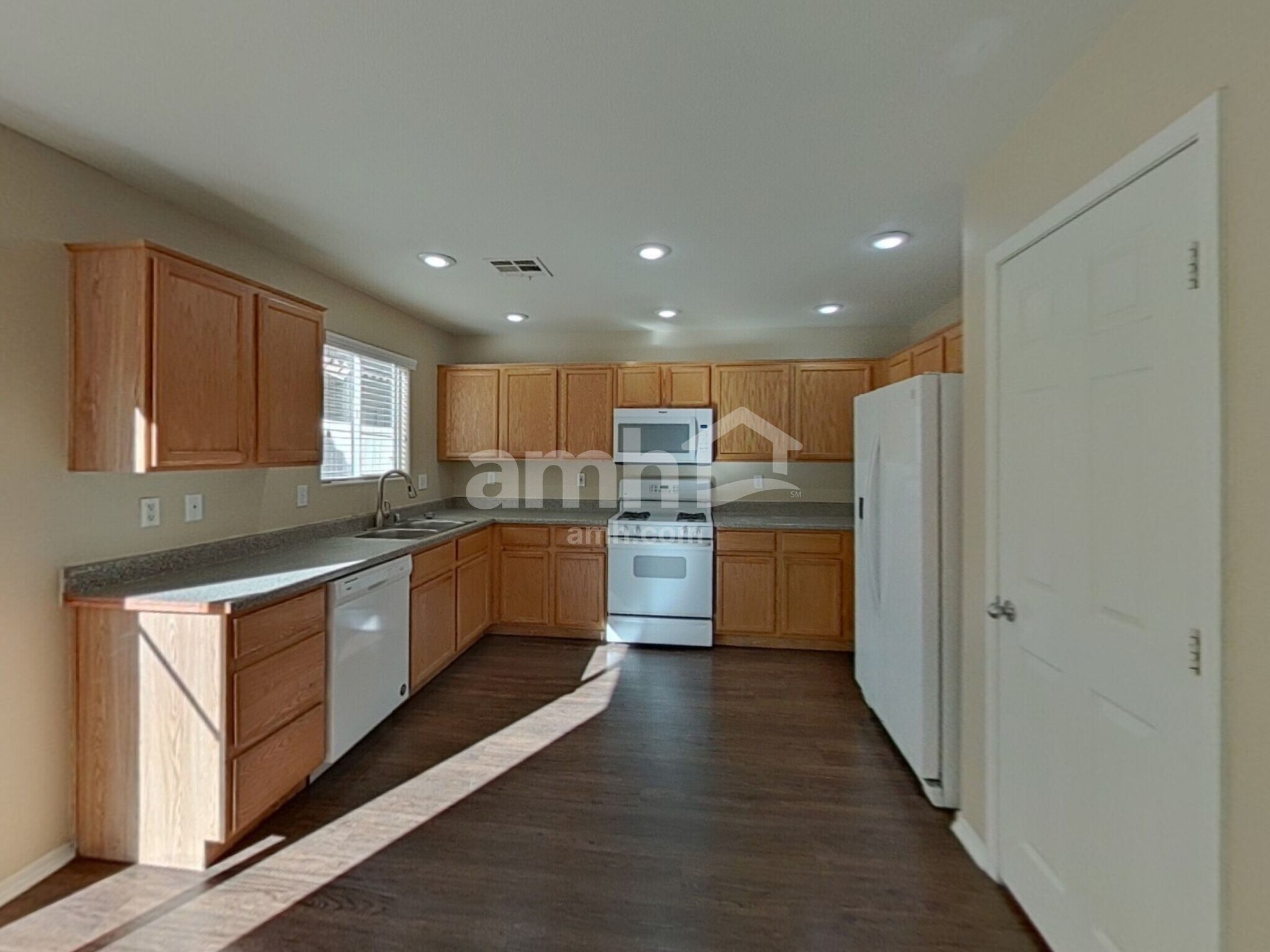 Building Photo - 969 Medina de Leon Ave