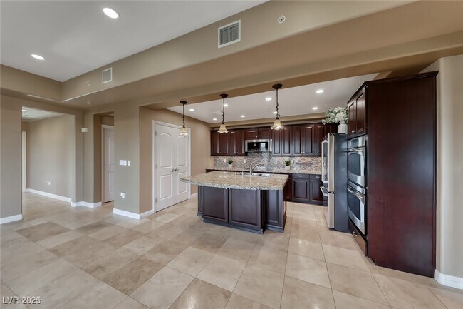 Building Photo - 64 Strada Principale