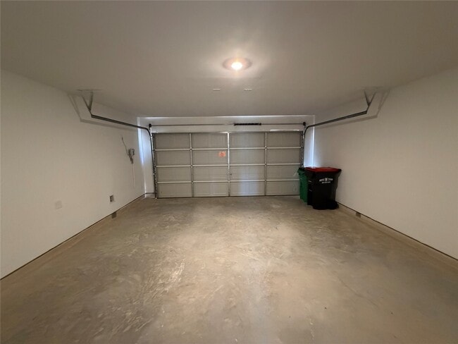 Building Photo - 16718 Old Wagon Wy