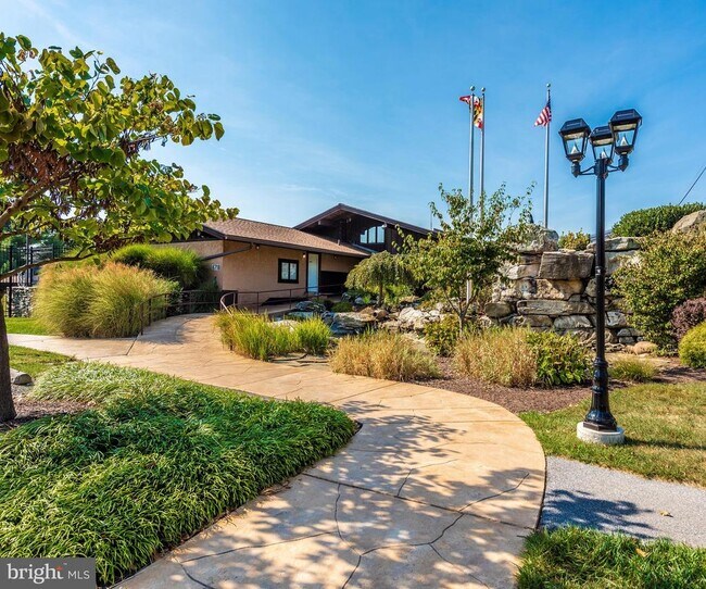 Building Photo - 10247 Redtail Ct