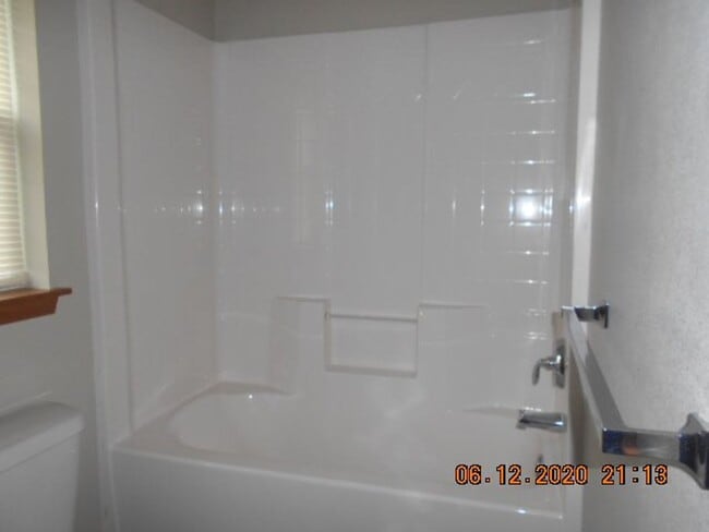 Building Photo - 3bd 2 1/2ba Home With garage