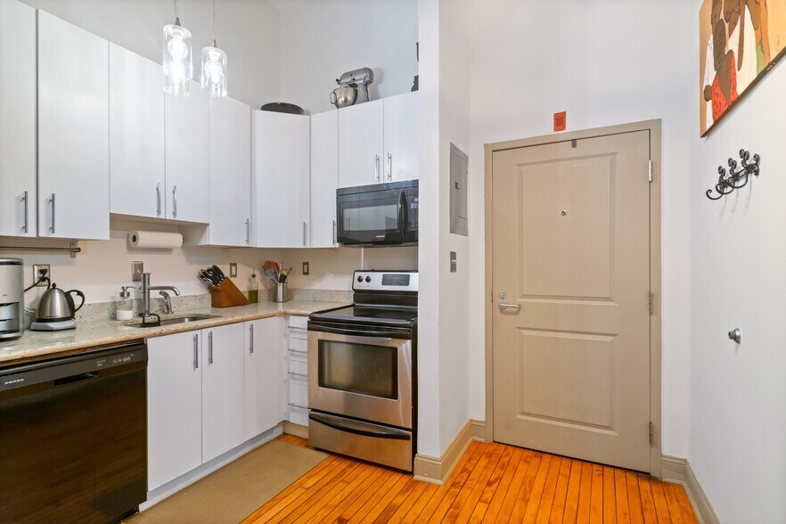 Building Photo - 511 S Bond St