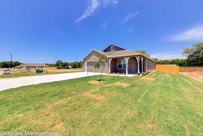 Building Photo - 4/2/2 in Broken Arrow!