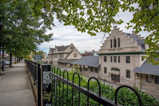 Building Photo - 333 W Depot Ave