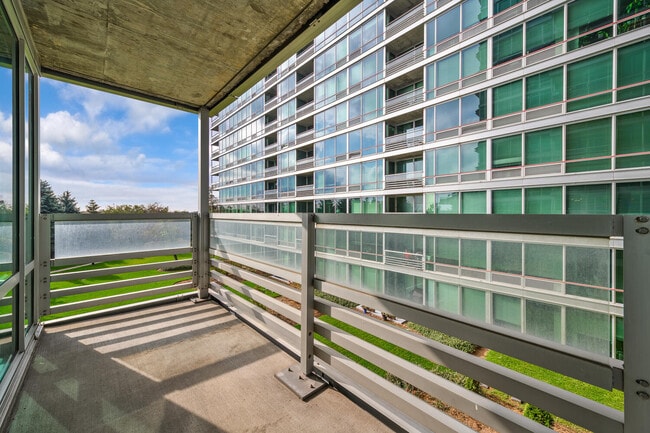 Building Photo - 9715 Woods Dr