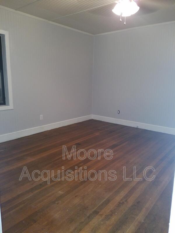 Building Photo - 221 Leonard Dr