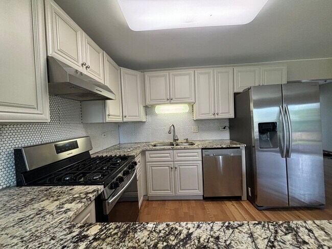 Building Photo - 1720 W Parkside Dr