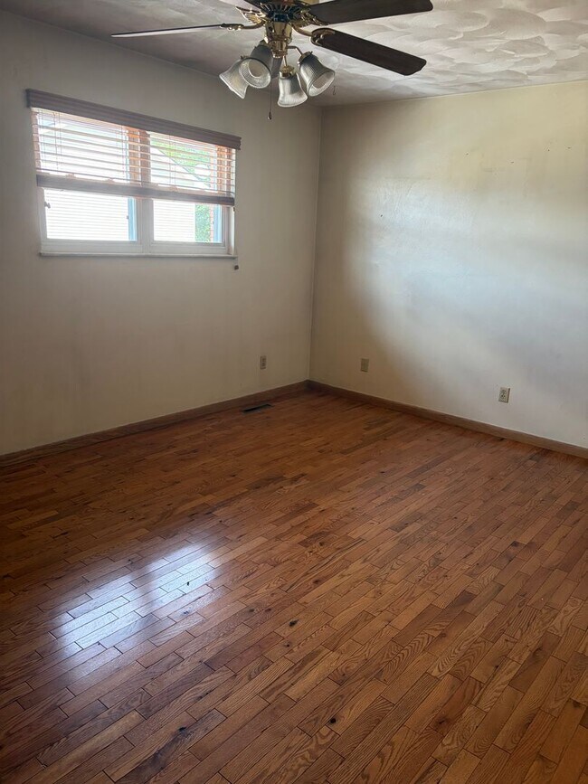 Building Photo - Cross Lanes Townhouse