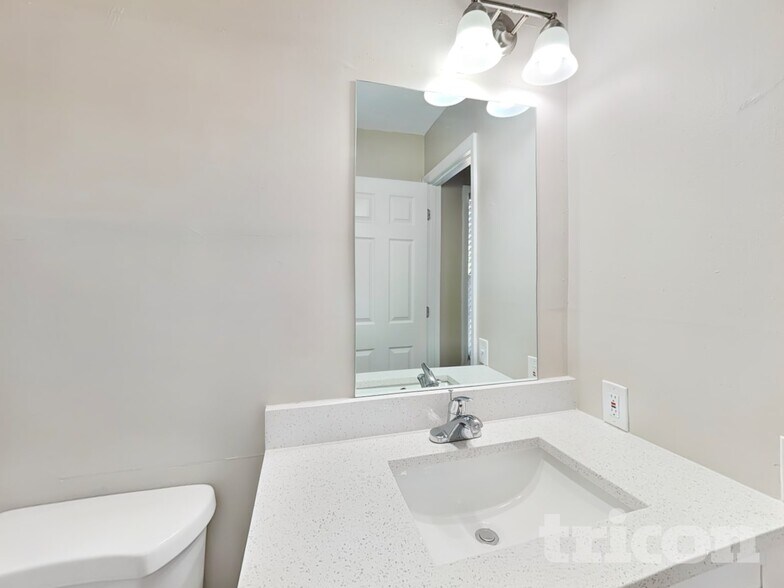 Building Photo - 1439 Leafwood Ct