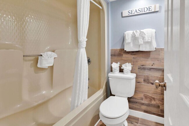 Building Photo - 2406 N Ocean Blvd