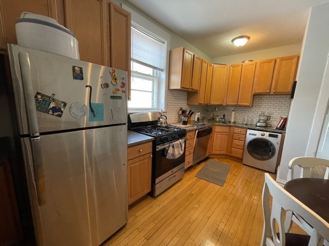 Building Photo - 1441 W Berteau Ave