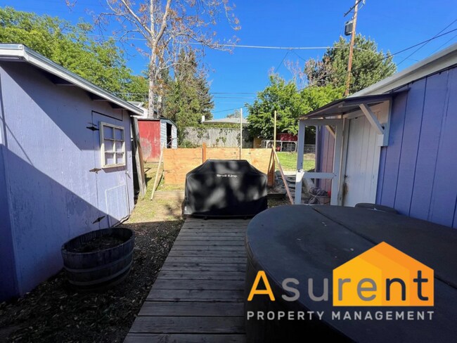 Building Photo - Beautiful Single-Level Home Located in the...