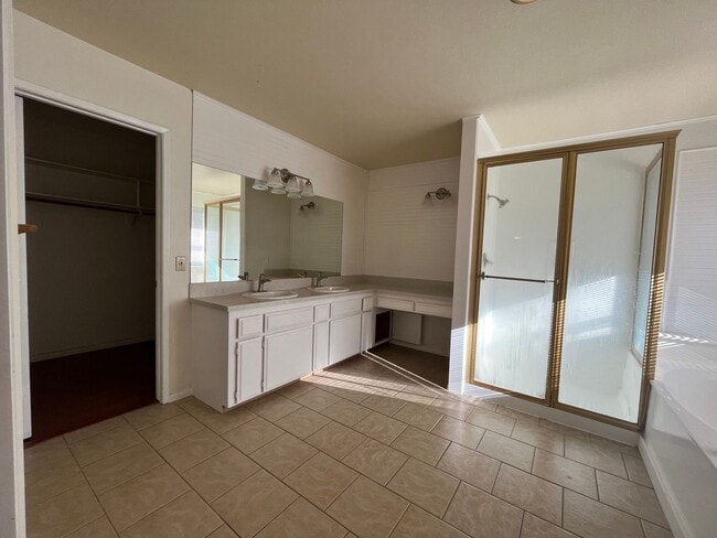 Building Photo - 3 bedroom 2.5 bath Home with a Bonus Room ...