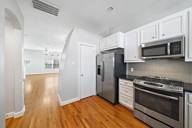 Building Photo - 2710 Hullsmith Dr