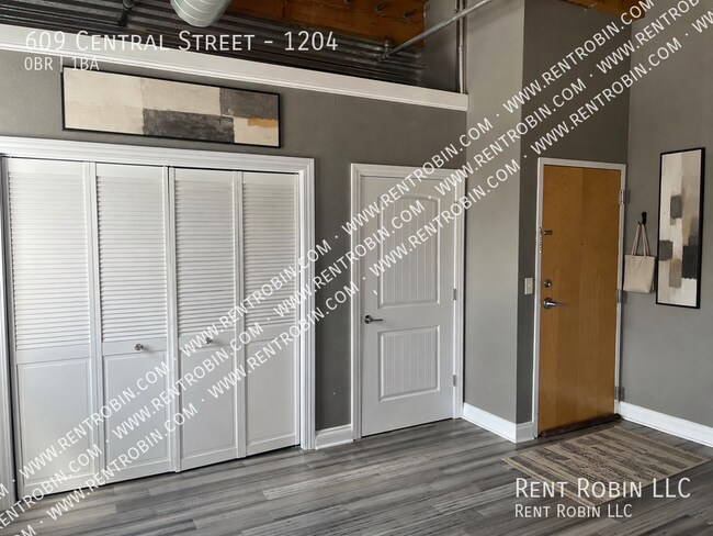 Building Photo - 609 Central St