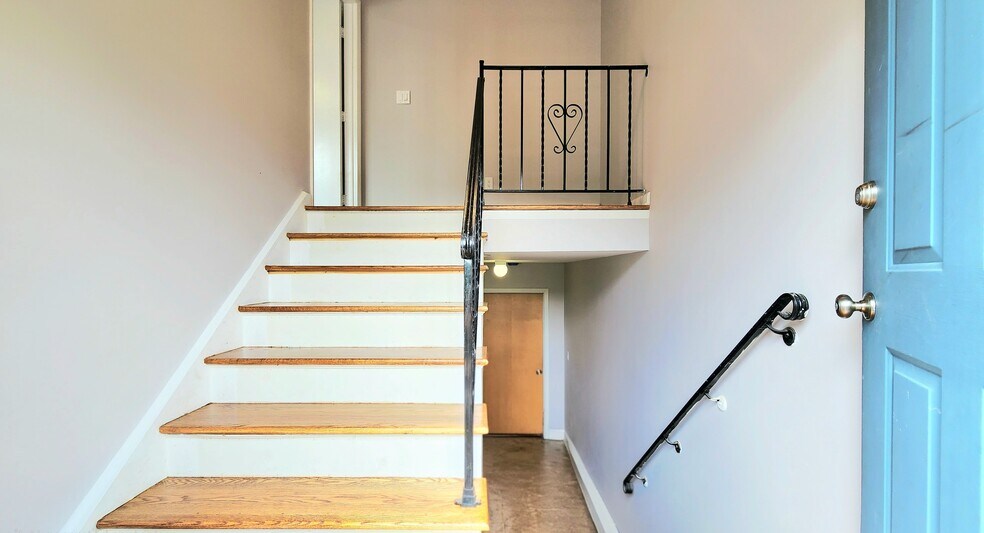 Private Entrance - 223 Miller Ave