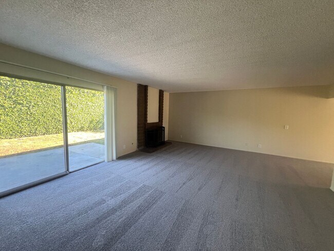 Building Photo - 3 Bedroom 2 Bath Home ,