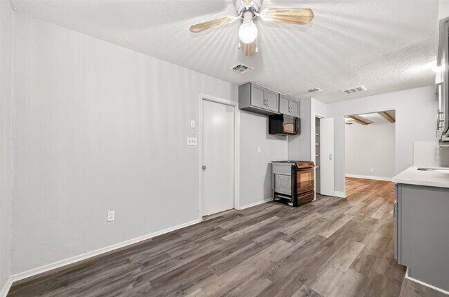 Building Photo - 11411 Hornbrook Dr