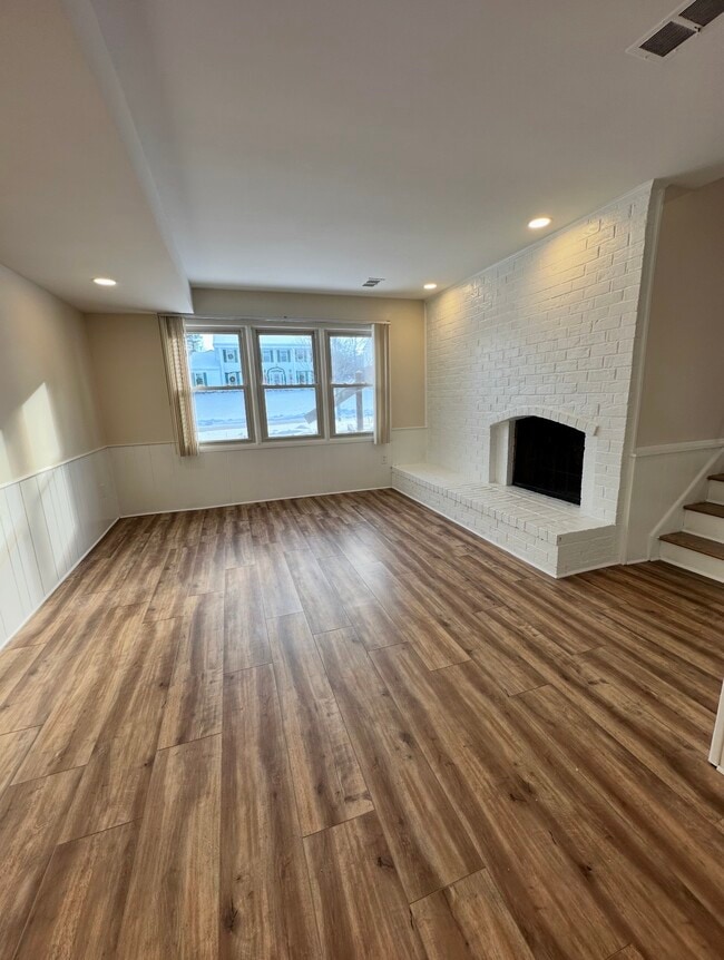 Building Photo - 5285 Hardwoods Dr