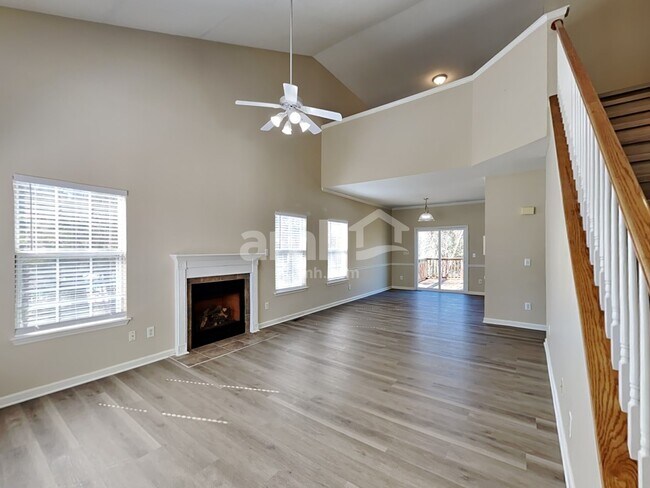 Building Photo - 2300 Devonshire Dr