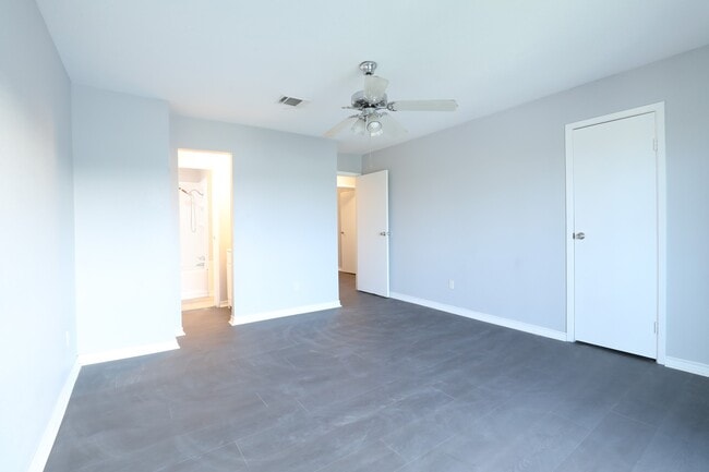 Building Photo - 4624 W Orange St