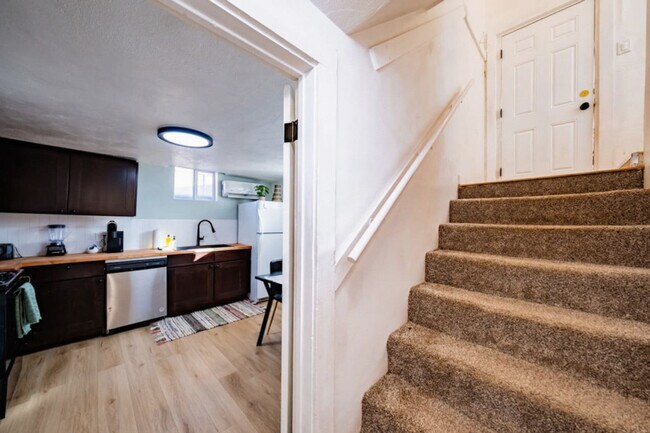 Building Photo - 170 E 100 N