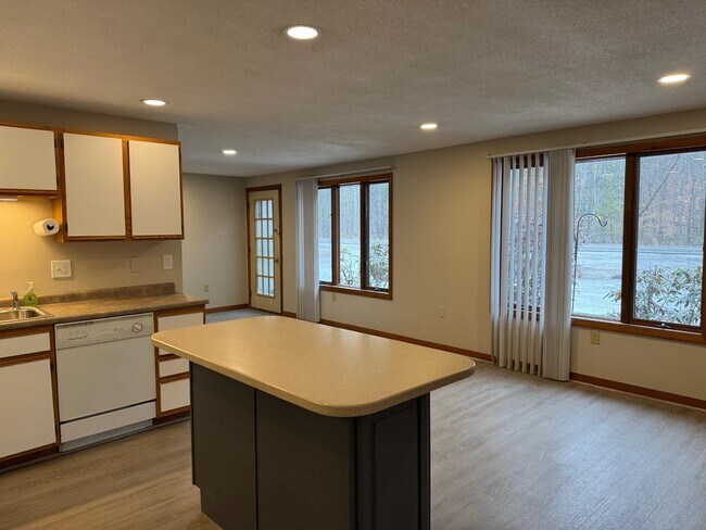 Building Photo - 1187 New Hampshire Rte 175