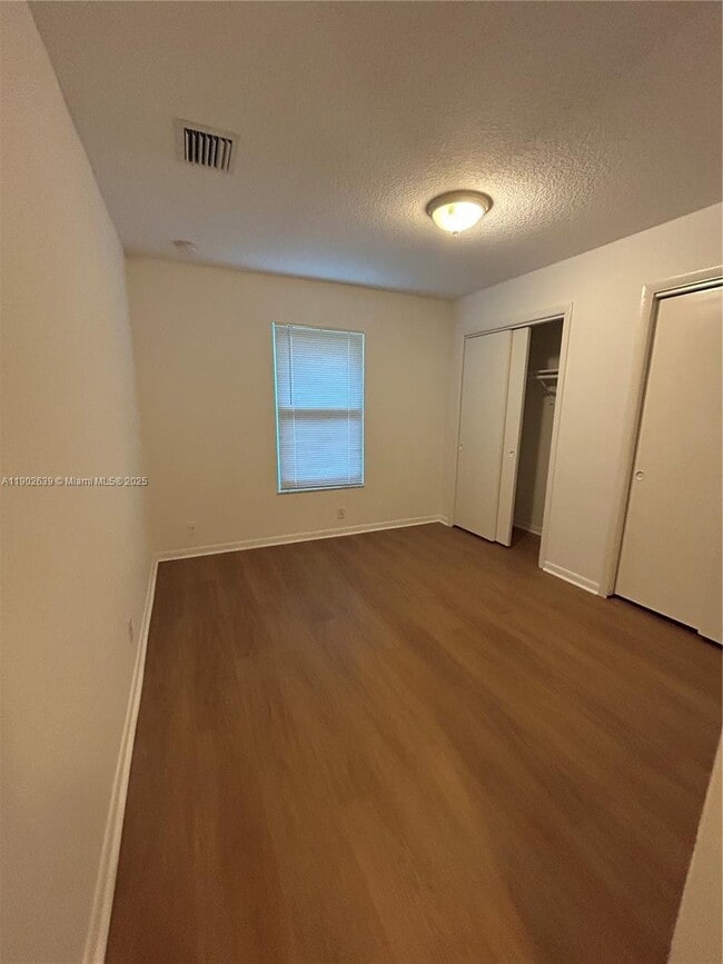 Building Photo - 305 Lewis Ln