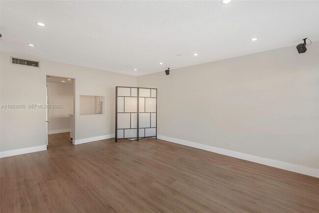 Building Photo - 16800 NE 15th Ave