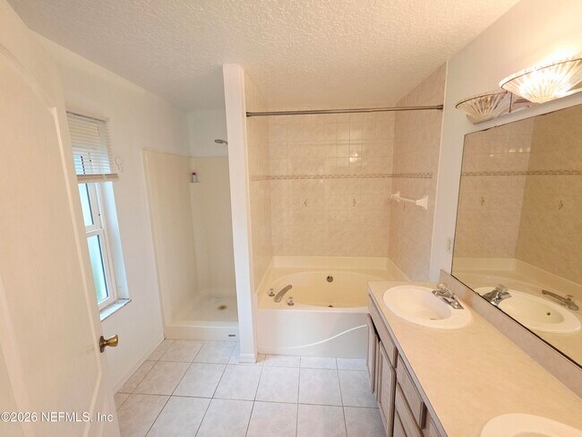 Building Photo - 38 Pebble Wood Ln
