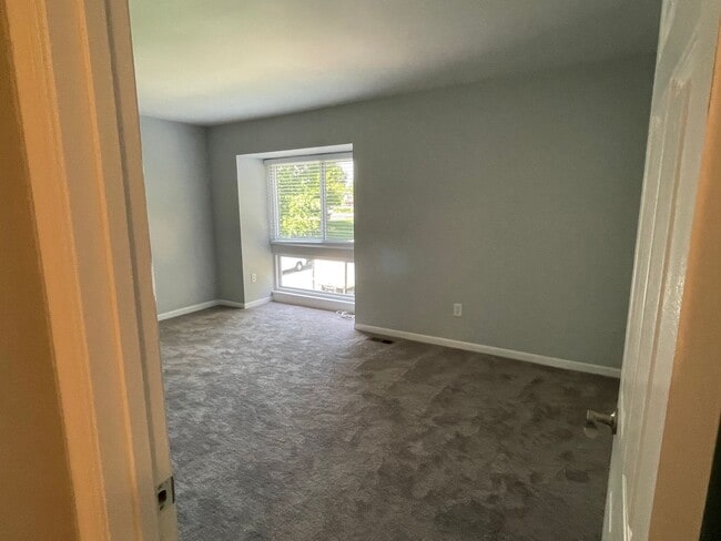 Building Photo - End unit townhome in Annapolis!