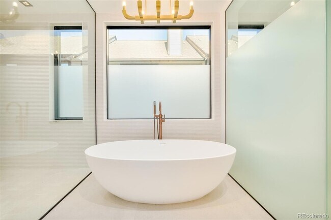 Building Photo - 332 Steele St