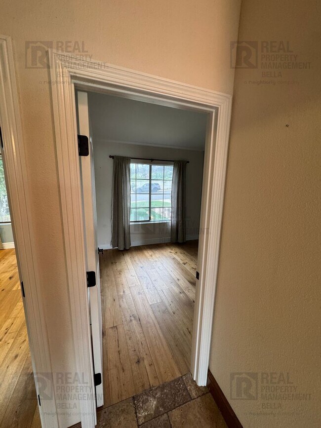 Building Photo - Spacious & Stylish Living in the Heart of Lake Elsinore