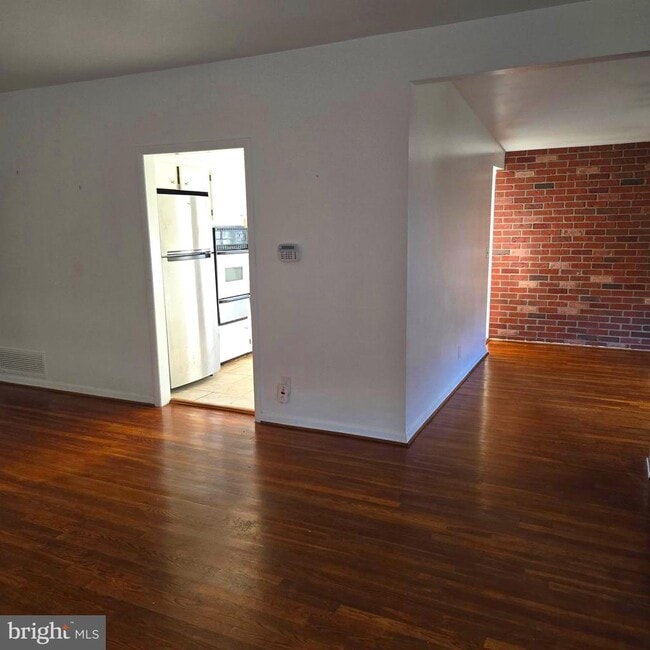 Building Photo - 6624 Chippewa Dr