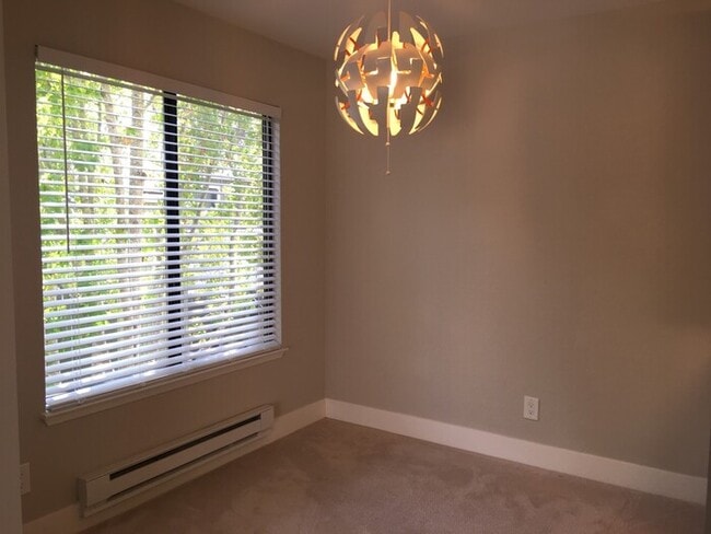 Building Photo - Charming One Bedroom in Cove at Marina Bay