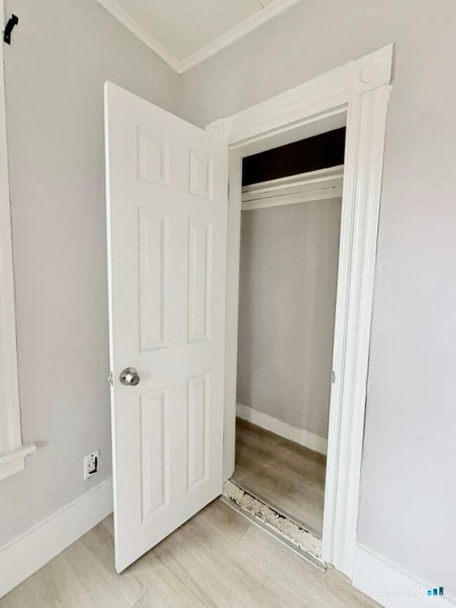 Building Photo - 15 Bassett St