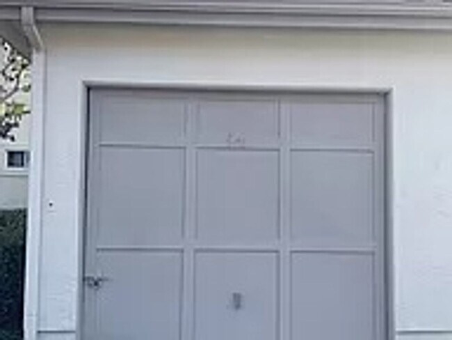 Building Photo - Available 2 bedroom/2 bath condo in a grea...