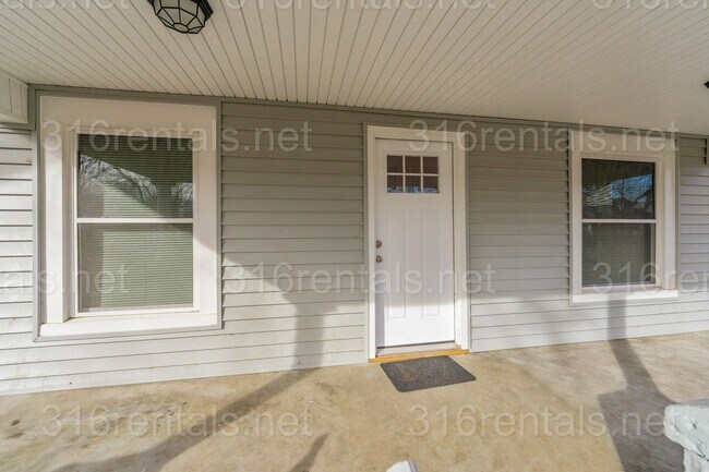 Building Photo - $850 - 1 bed 1 bath - Beautiful newly renovated Multi-family home located in Delano