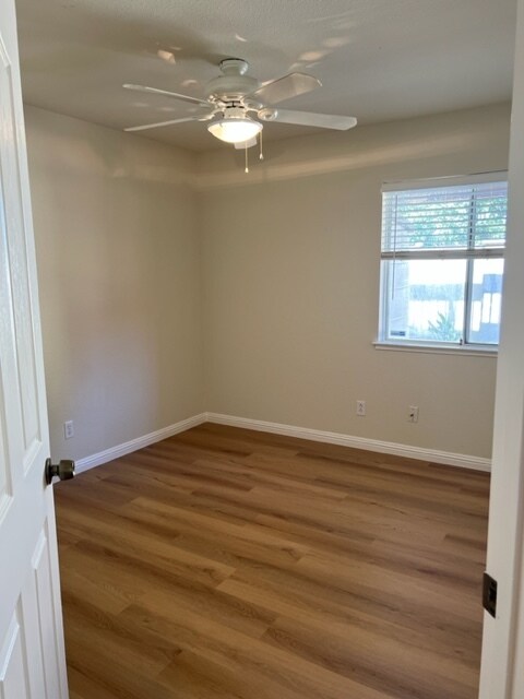 Building Photo - 417 Powell Dr
